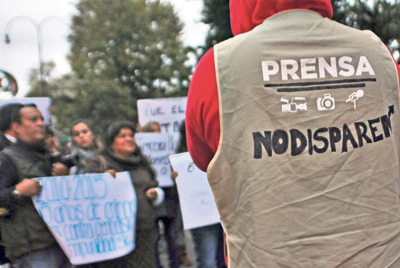 Periodistas y estudiantes Periodistas y estudiantes