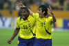 10 de junio del 2009. Luis Antonio Valencia (16) y Pablo Palacios festejan el segundo gol de Ecuador ante Argentina, en el estadio Atahualpa, en las eliminatorias para el Mundial de Sudáfrica. Foto: EL COMERCIO.