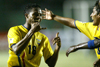 30 de marzo del 2005. Valencia (izq.) celebra su gol ante Perú en las eliminatorias para el Mundial de Alemania. Foto: AFP.