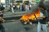 Manifestantes llegaron desde Guayaquil, para respaldar a Gutiérrez. También llegaros indígenas para respaldar al Gobierno. Hubo enfrentamientos.