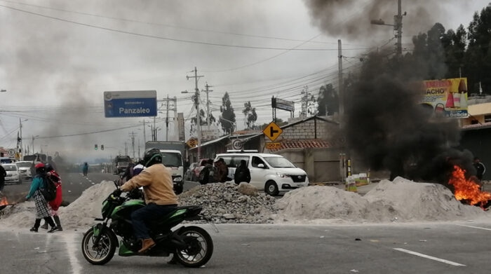 La vía Panamericana sur (E-35) ha sido bloqueada en estos días por las protestas de manifestantes en distintos puntos, desde las provincias de Tungurahua y Cotopaxi. Modesto Moreta / EL COMERCIO
