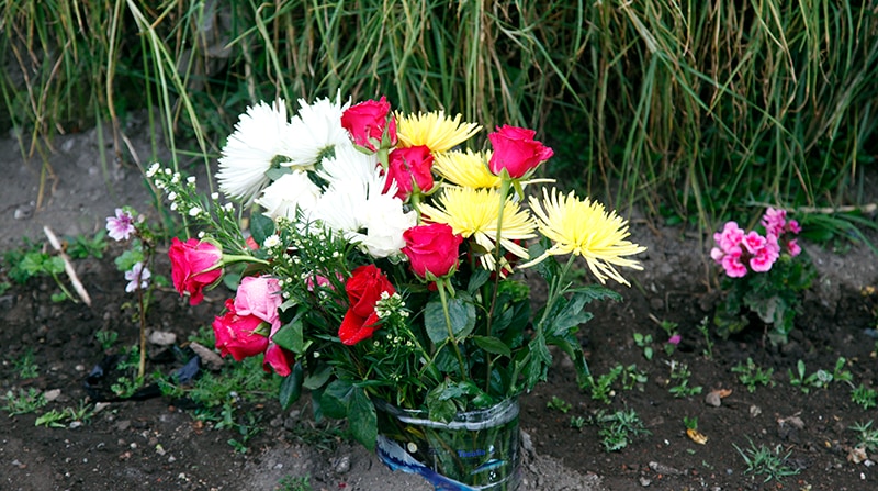 Los moradores piden al Municipio que les permita continuar con la reconstrucción de la cancha. Para ellos este espacio rinde homenaje a sus amigos que fallecieron por el aluvión. Foto: Patricio Terán / EL COMERCIO