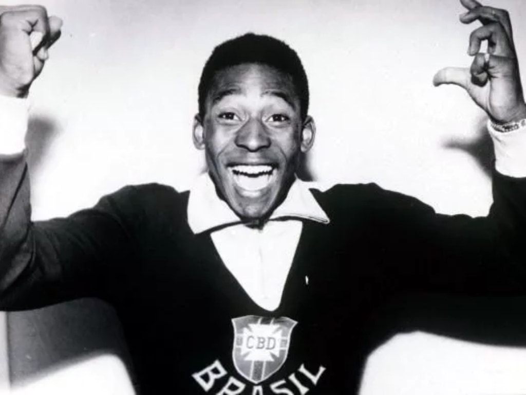 Pelé festeja, días después de ganar el Mundial de 1958 y ser elegido mejor joven.